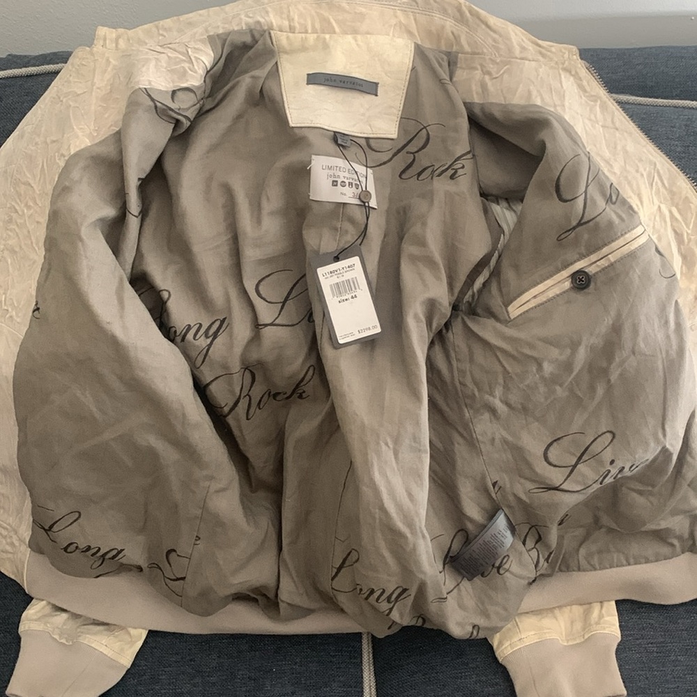 John Varvatos Limited Edition PEBBLE Brown leather size 44, Medium size. $1200 - Picture 3 of 3